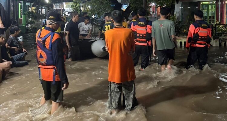 FOTO 26 Maret_Kondisi banjir yang merendam permukiman warga di Kabupaten Pasuruan, Jawa Timur. dok. bpbdkabupatenpasuruan)