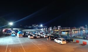 FOTO 26 Maret_Sejumlah kendaraan menunggu penyeberangan di pelabuhan. dok. hublakemenhub 1