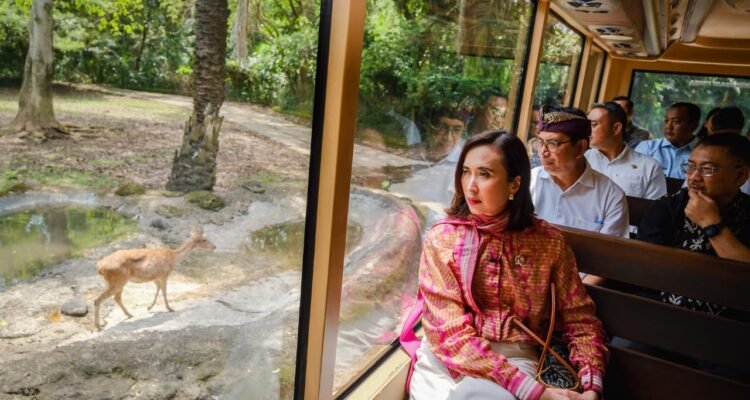 FOTO 27 Maret_Kunjungan Menteri Pariwisata Widiyanti Putri Wardhana di destinasi wisata Taman Safari Bali