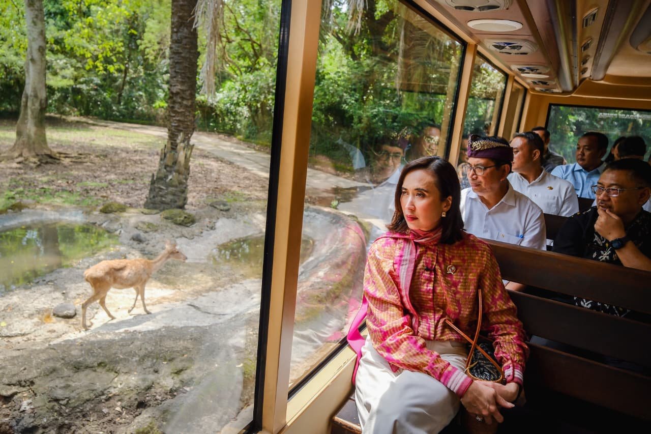FOTO 27 Maret_Kunjungan Menteri Pariwisata Widiyanti Putri Wardhana di destinasi wisata Taman Safari Bali