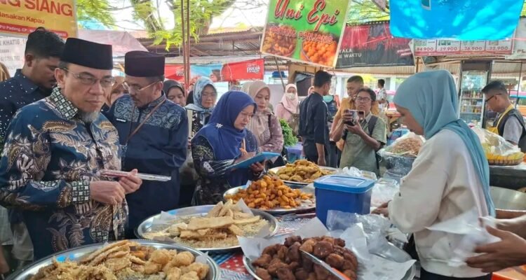 FOTO 28 Febr_Saat Pasa Pabukoan di RTH Imam Bonjol, Padang. (dok. padang.go.id)