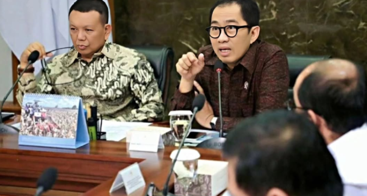 FOTO 28 Maret_Saat menghadiri rapat pembahasan Rancangan Instruksi Presiden (Inpres) tentang Pengembangan Industri