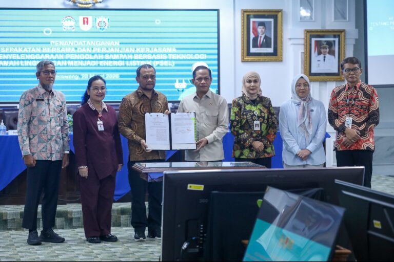 FOTO 29 Maret_Penandatanganan Kesepakatan Bersama tentang Penyelenggaraan Pengolahan Sampah