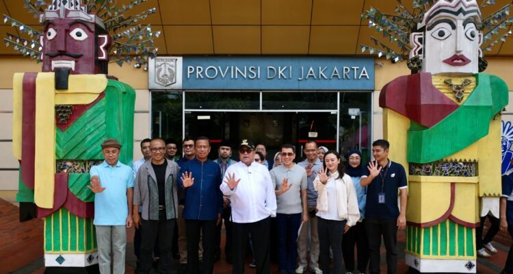 FOTO 29 Maret_Wakil Gubernur (Wagub) Jakarta Rano Karno meninjau Anjungan Provinsi Jakarta di Taman Mini Indonesia Indah (TMII), Cipayung, Jakarta Timur