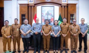 FOTO 31 Maret_Gubernur Banten Andra Soni usai menerima Kepala Kantor Wilayah (Kanwil)