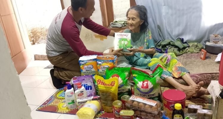 FOTO 5 Maret_Lansia rentan dari Desa Ciapus, Kecamatan Ciomas, Kabupaten Bogor, Provinsi Jawa Barat yang dibantu Kementerian Sosial. kemensos.go.id