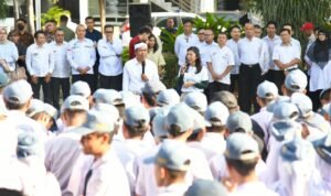 FOTO 8 Maret_Gubernur Jawa Barat Dedi Mulyadi memberikan pengarahan kepada anak sekolah. (dok. istimewa)