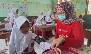 FOTO 8 Maret_Pemeriksaan kesehatan gratis bagi anak didik SD hingga SMA di Kabupaten Ciamis. dok. dinkesciamis