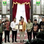 FOTO 10 April_menandatangani perjanjian kerja sama (PKS) penyelenggaraan Pengelolaan Sampah menjadi Energi Listrik (PSEL)