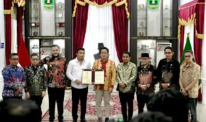 FOTO 10 April_menandatangani perjanjian kerja sama (PKS) penyelenggaraan Pengelolaan Sampah menjadi Energi Listrik (PSEL)