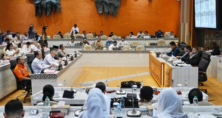 FOTO 13 April_Rapat Kerja (Raker) Evaluasi Pelaksanaan Infrastruktur dan Layanan Transportasi Arus Mudik dan Balik Lebaran di Gedung DPR Senayan Jakarta. 1