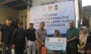 FOTO 14 April_Perbaikan Rumah Tidak Layak Huni (RTLH) di Kelurahan Wirogunan, Kota Yogyakarta. dok. jogjakota