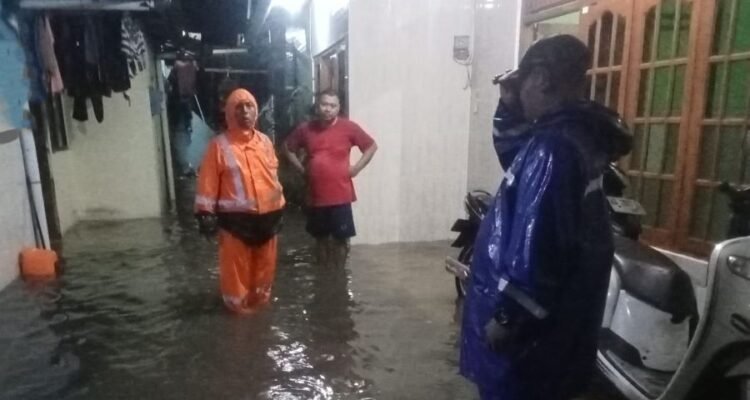 FOTO 15 April_Banjir merendam permukiman warga di wilayah Kota Surakarta, Provinsi Jawa Tengah. ini