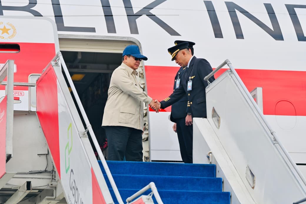 FOTO 15 April_Presiden Prabowo Subianto tiba di Pangkalan TNI AU Halim Perdanakusuma, Jakarta pada Rabu, 15 April 2026, sekitar pukul 13.55 WIB.