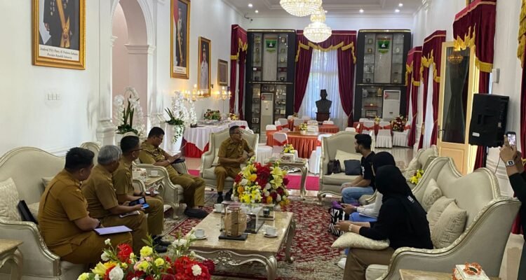 FOTO 16 April_Audiensi para pelaku film bertajuk Jangan Buang Ibu di Pemerintah Provinsi Sumatra Barat. dok. sumbarprov.go.id