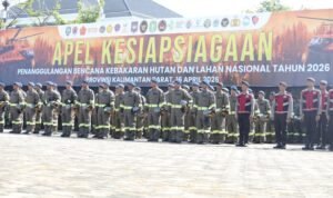 FOTO 16 April_Peserta Apel Kesiapsiagaan Kebakaran Hutan dan Lahan (Karhutla) di Halaman Kantor Gubernur Kalimantan Barat, Kota Pontianak, Provinsi Kalimantan Barat.