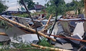 FOTO 2 April_Bencana angin kencang sebabkan rumah rusak sedang dan rusak ringan di Kabupaten Probolinggo, Jawa Timur. bpbd