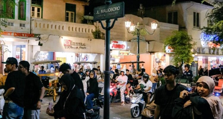 FOTO 2 April_Kunjungan wisatawan di kawasan Malioboro, Yogyakarta. dok. kemenpar