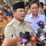 FOTO 28 April_Presiden Prabowo Subianto memberikan keterangan pers kepada awak media di RSUD dr. Chasbullah Abdulmadjid,