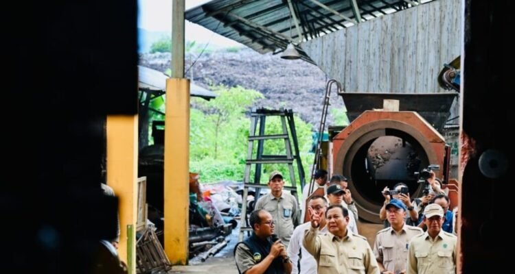 FOTO 29 April_Presiden Prabowo Subianto saat meninjau TPST BLE di Kabupaten Banyumas, Provinsi Jawa Tengah. dok. setpres