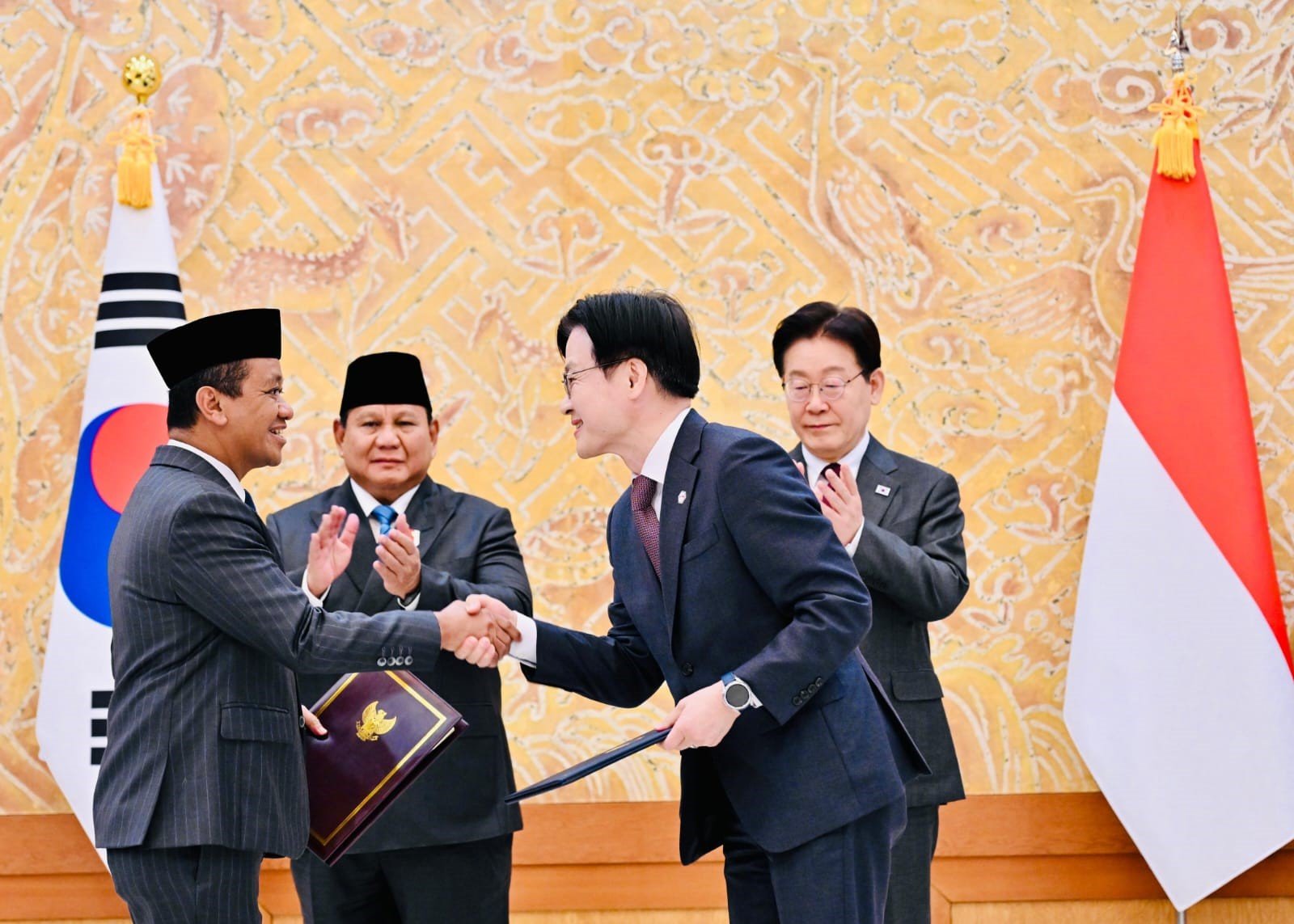 FOTO 5 April_Menteri Energi dan Sumber Daya Mineral (ESDM) Bahlil Lahadalia melakukan penandatanganan tiga kesepakatan ini