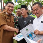 FOTO 7 April_Kegiatan Peluncuran Mobil Pendampingan on The Spot Layanan Terintegrasi (POLI) Perizinan di Halaman Pasar Baros, Kabupaten Serang, Banten