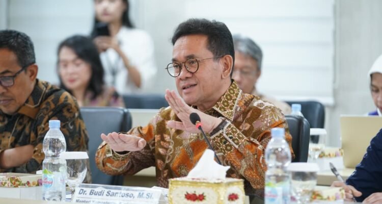 FOTO 8 April_Menteri Perdagangan Budi Santoso menghadiri Rapat Kerja (Raker) dengan Komite III Dewan Perwakilan Daerah (DPD) di Jakarta