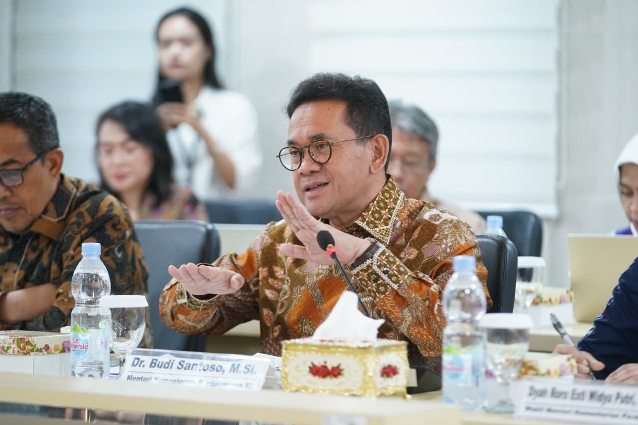FOTO 8 April_Menteri Perdagangan Budi Santoso menghadiri Rapat Kerja (Raker) dengan Komite III Dewan Perwakilan Daerah (DPD) di Jakarta