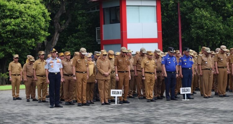 FOTO 8 April_Para Aparatur Sipil Negara (ASN) Pemeirntah Kota Bekasi saat Apel pagi. (dok. bekasikota.go.id