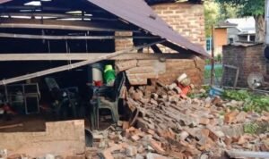 FOTO 9 April_Kondisi rumah warga terdampak gempa di Desa Terong, Kecamatan Adonara Timur, Kabupaten Flores Timur, Nusa Tenggara Timur. dok. bpbd