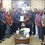 FOTO 9 April_Wakil Wali Kota Denpasar I Kadek Agus Arya Wibawa menerima audiensi Forum Semeton Karangasem (Sekar) Bali di Kantor Walikota Denpasar.