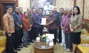 FOTO 9 April_Wakil Wali Kota Denpasar I Kadek Agus Arya Wibawa menerima audiensi Forum Semeton Karangasem (Sekar) Bali di Kantor Walikota Denpasar.