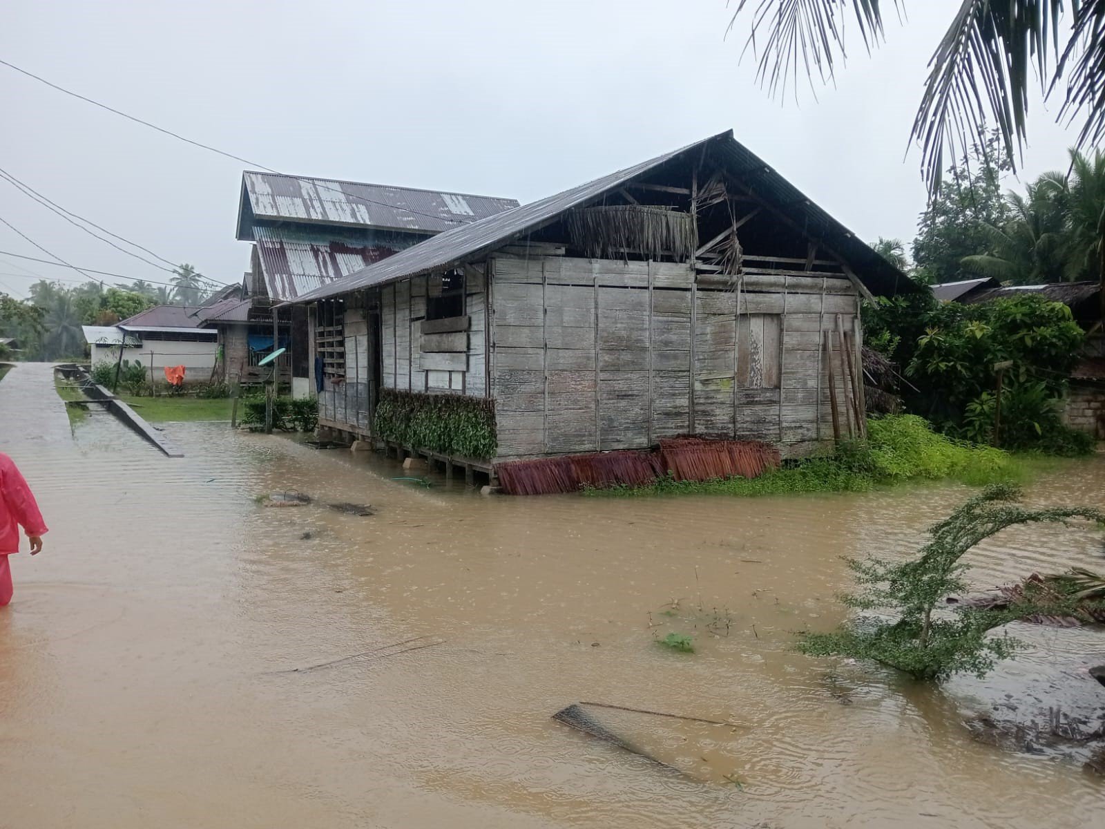FOTO 10 Mei_Kondisi banjir yang merendam permukiman warga di Kabupaten Kepulauan Mentawai, Provinsi Sumatra Barat. bpbd