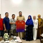 FOTO 12 Mei_Saat menerima panitia Blue Ocean Minang Run (BOM Run) 2026 menggelar pertemuan di Rumah Dinas Wali Kota Padang