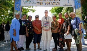 FOTO 13 Mei_Menteri Pariwisata Widiyanti Putri Wardhana saat meninjau kesiapan revalidasi status UNESCO Global Geopark Raja Ampat di Geosite Piaynemo