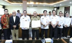 FOTO 15 Mei_Penandatanganan Perjanjian Kerja Sama (PKS) terkait dengan pengolahan sampah di Kabupaten Bekasi. dok. jabarprov