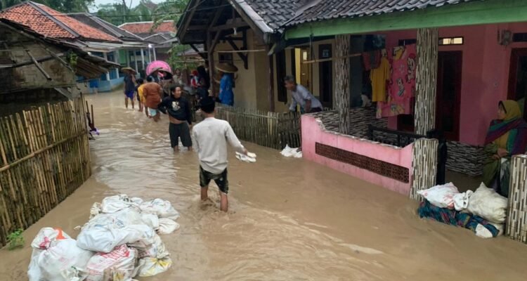 FOTO 16 Mei_Penanganan darurat warga terdampak bencana banjir di Kota Semarang, Jawa Tengah. dok. bpbdkotasemarang