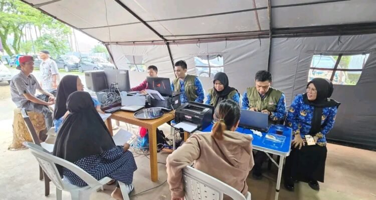 FOTO 16 Mei_Pendataan Kependudukan dan Catatan Sipil Kota Padang. dok. padang.go.id