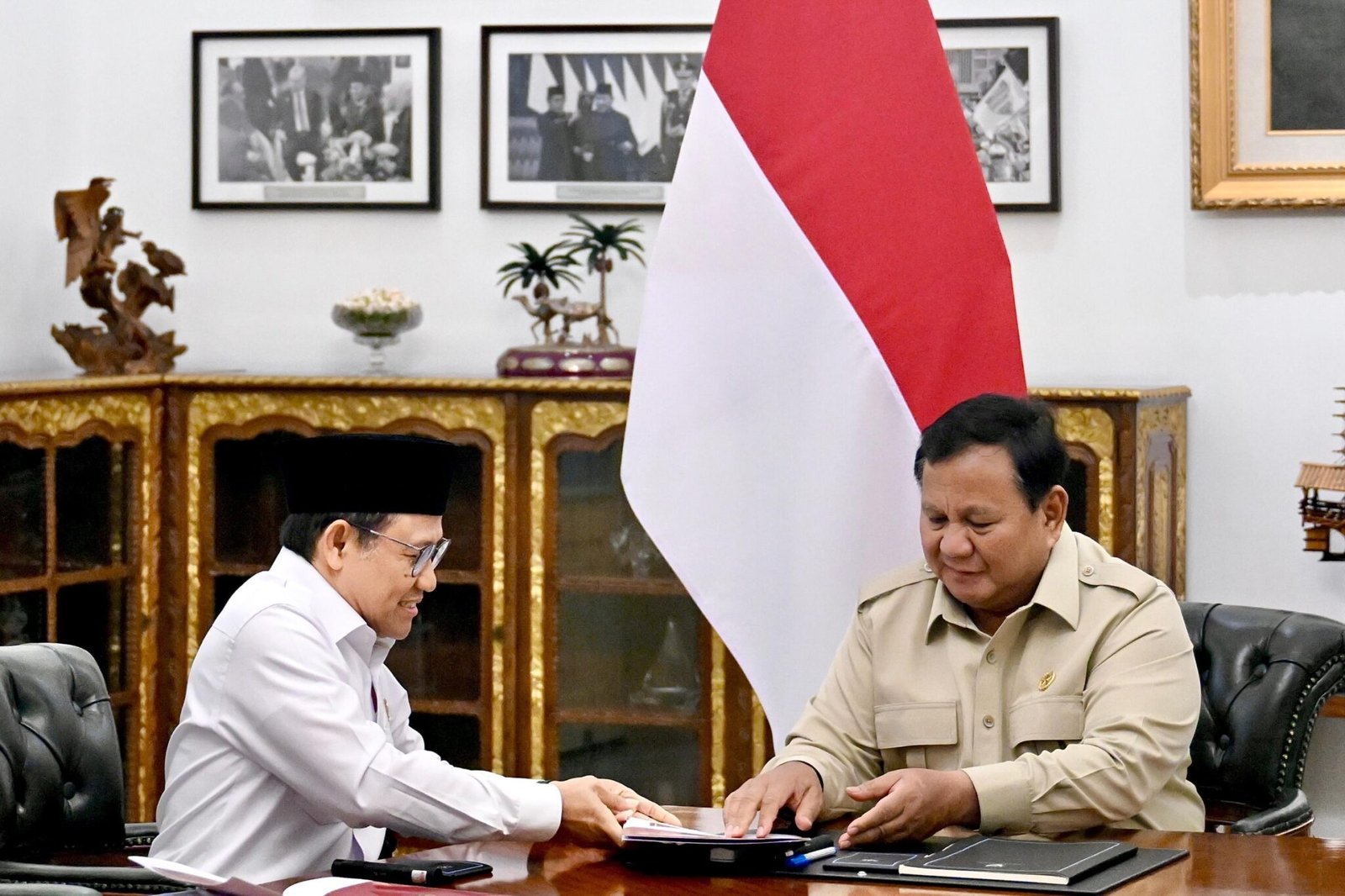 FOTO 18 Mei_Menteri Koordinator Bidang Pemberdayaan Masyarakat A. Muhaimin Iskandar bersama dengan Presiden Prabowo Subianto. pemberdayaan