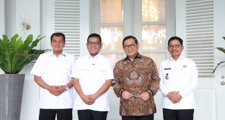 FOTO 21 Mei_Gubernur Banten Andra Soni menemui Gubernur Provinsi Jakarta Pramono Anung di Balai Kota Jakarta. dok. bantenprov.go.id