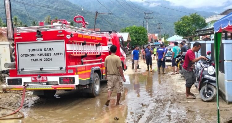 FOTO 22 Mei_Banjir akibat meluapnya Sungai Lawe Kisam dan Sungai Lawe Kinga yang merendam sebagian wilayah Kabupaten Aceh Tenggara, Prov Aceh