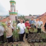 FOTO 25 Mei_Program Wakaf Hijau yang dikembangkan Kantor Pertanahan Kota Bandung di Masjid Al-Hidayah RW 03, Kelurahan Pasirbiru, Kecamatan Cibiru