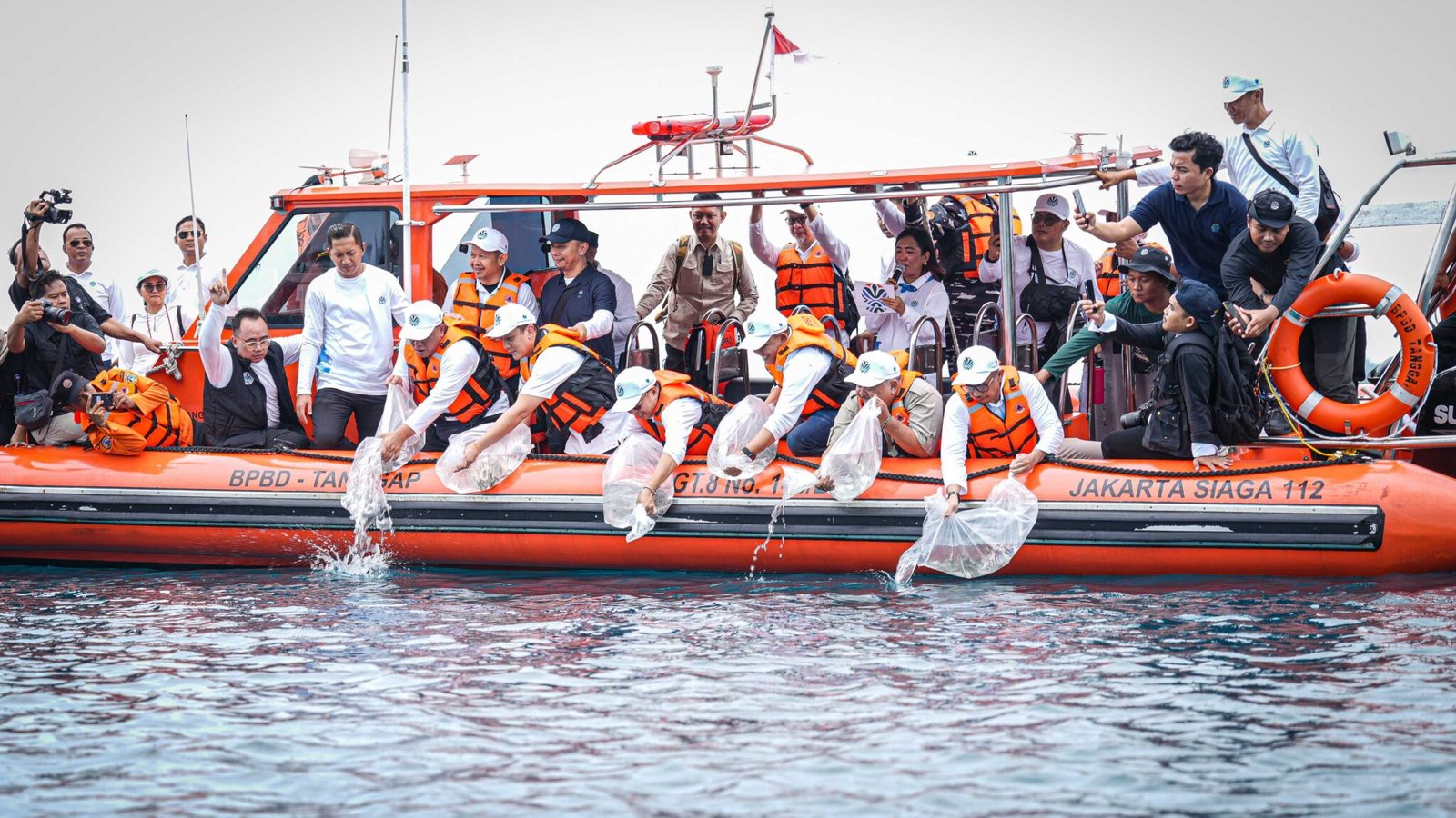 FOTO 26 Mei_Aksi pemulihan ekosistem pesisir dan laut melalui peringatan Hari Laut Internasional 2026 di Pulau Pramuka