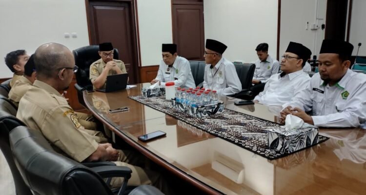 FOTO 26 Mei_Jajaran Kementerian Agama Kota Yogyakarta, Badan Wakaf Indonesia (BWI) DIY dan BWI Kota Yogyakarta bertemu Wali Kota Yogyakarta Hasto Wardoyo