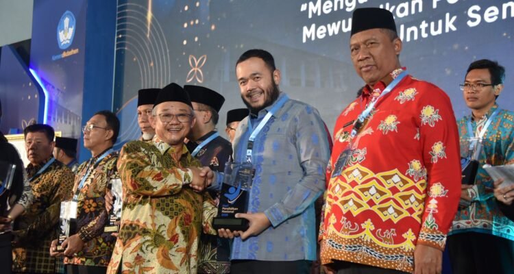 FOTO 26 Mei_Kegiatan Malam Tasyakuran Hari Pendidikan Nasional yang digelar di Plaza Insan Beprestasi Kemendikdasmen, Jakarta. padang.go.id