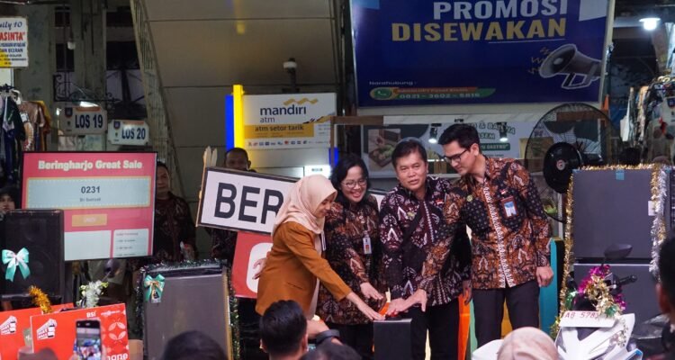 FOTO 27 Mei_Kegiatan program Beringharjo Great Sale (BGS) dengan pengundian hadiah BGS di Atrium Pasar Beringharjo, Yogyakarta. dok. jogjakota