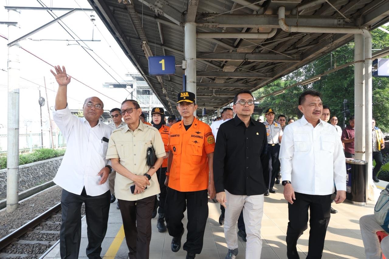 FOTO 27 Mei_Kunjungan Kerja Spesifik Komisi V DPR dalam rangka meninjau infrastruktur Stasiun Bekasi Timur