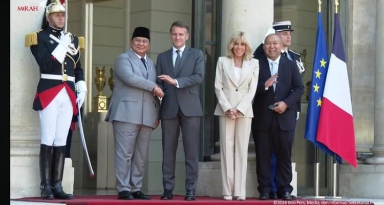 FOTO 29 Mei_Presiden Prabowo Subianto di Istana Kepresidenan Prancis, Istana Élysée, di Paris, Prancis disambut oleh Presiden Prancis Emmanuel Macron (dok. youtubesetpres