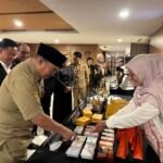 FOTO 29 Mei_Wali Kota Yogyakarta Hasto Wardoyo melihat produk Usaha Mikro, Kecil dan Menengah (UMKM) untuk kalangan perhotelan. jogjakota.go.id