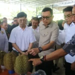 FOTO 30 Mei_Kepala Badan Karantina Indonesia, Abdul Kadir Karding saat bersama dengan petani Kabupaten Parigi Moutong